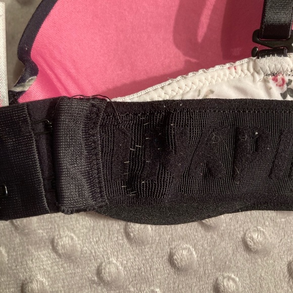 VS Pink Bra Bundle - Picture 4 of 14